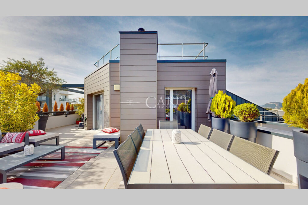 Villa sur toit de 108 m² avec terrasse de 77 m² et vue dégagée – 5 pièces – 4 chambres – 108.65 m²