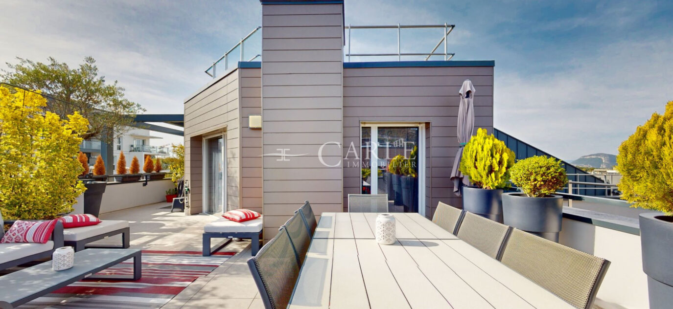 Villa sur toit de 108 m² avec terrasse de 77 m² et vue dégagée – 5 pièces – 4 chambres – 108.65 m²