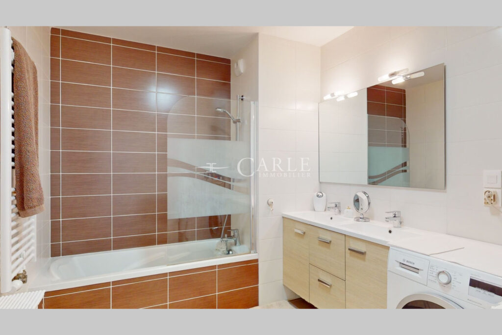 Villa sur toit de 108 m² avec terrasse de 77 m² et vue dégagée – 5 pièces – 4 chambres – 108.65 m²