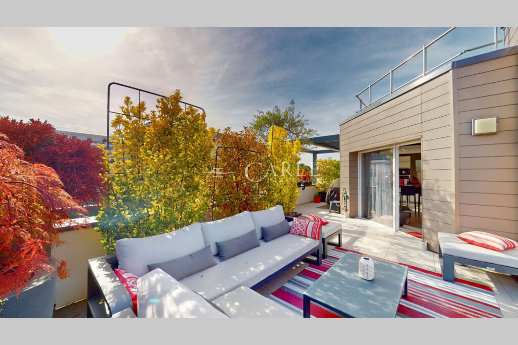 Villa sur toit de 108 m² avec terrasse de 77 m² et vue dégagée – 5 pièces – 4 chambres – 108.65 m²