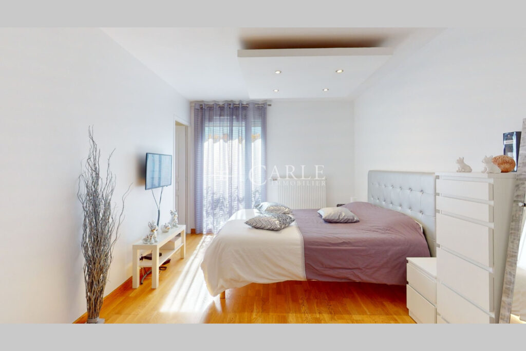 Villa sur toit de 108 m² avec terrasse de 77 m² et vue dégagée – 5 pièces – 4 chambres – 108.65 m²