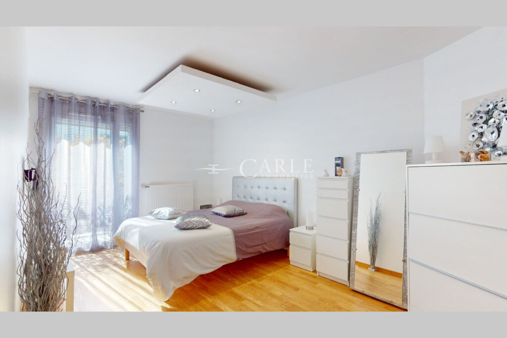 Villa sur toit de 108 m² avec terrasse de 77 m² et vue dégagée – 5 pièces – 4 chambres – 108.65 m²