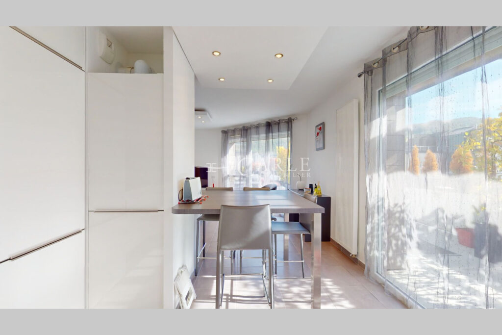 Villa sur toit de 108 m² avec terrasse de 77 m² et vue dégagée – 5 pièces – 4 chambres – 108.65 m²