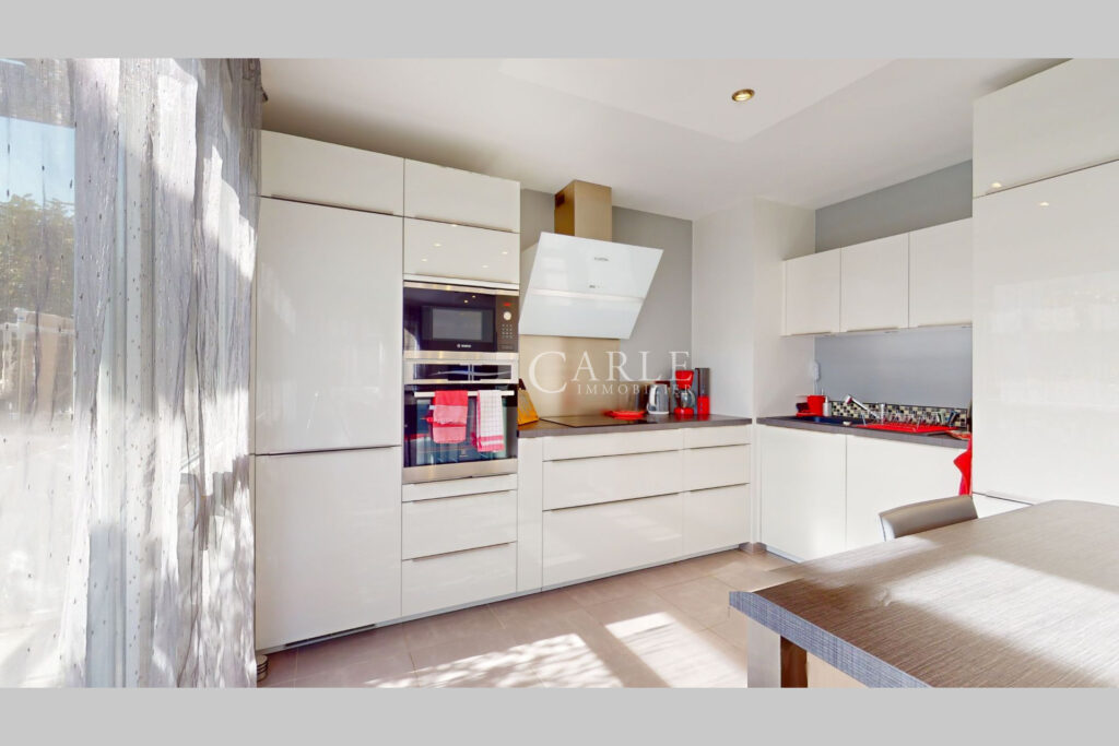 Villa sur toit de 108 m² avec terrasse de 77 m² et vue dégagée – 5 pièces – 4 chambres – 108.65 m²