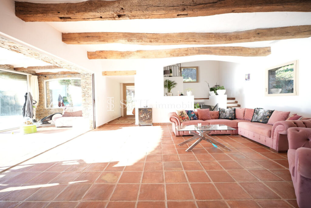 vente villa 4 Pièce(s) – 6 pièces – 4 chambres – 350.00 m²