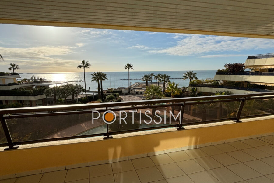 Appartement à vendre à Saint-Laurent-du-Var — Vue mer — photo 1