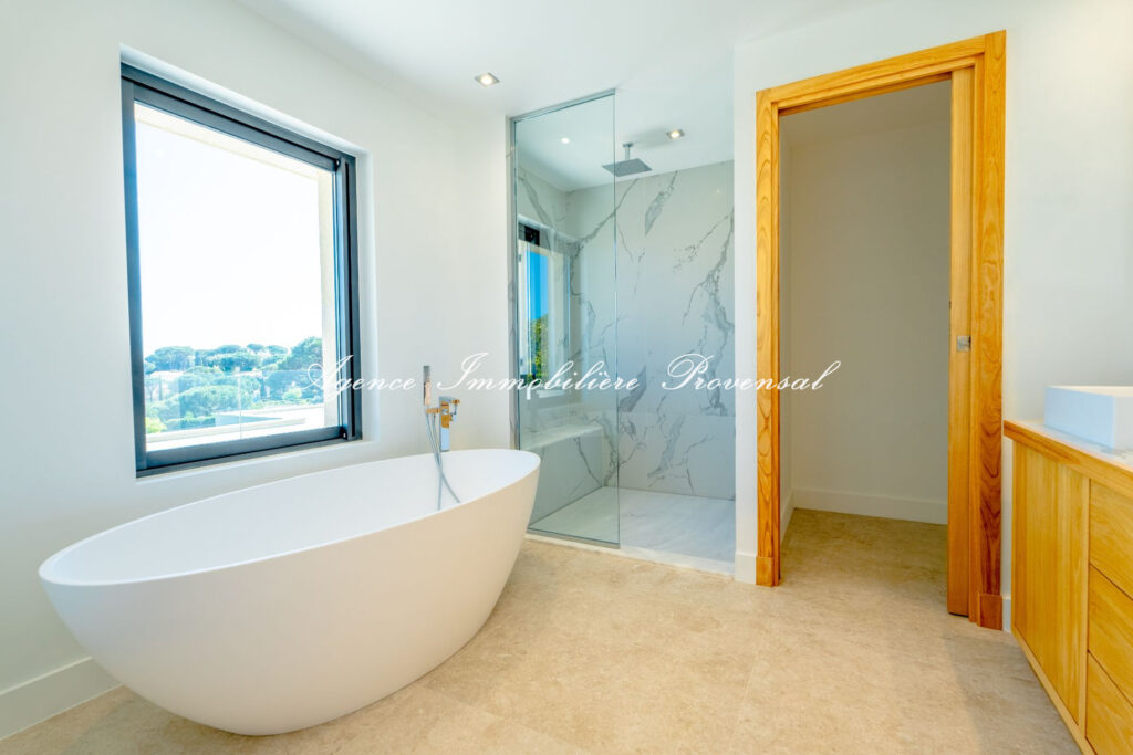 vente villa 6 Pièce(s) – 6 pièces – 4 chambres – 370.00 m²