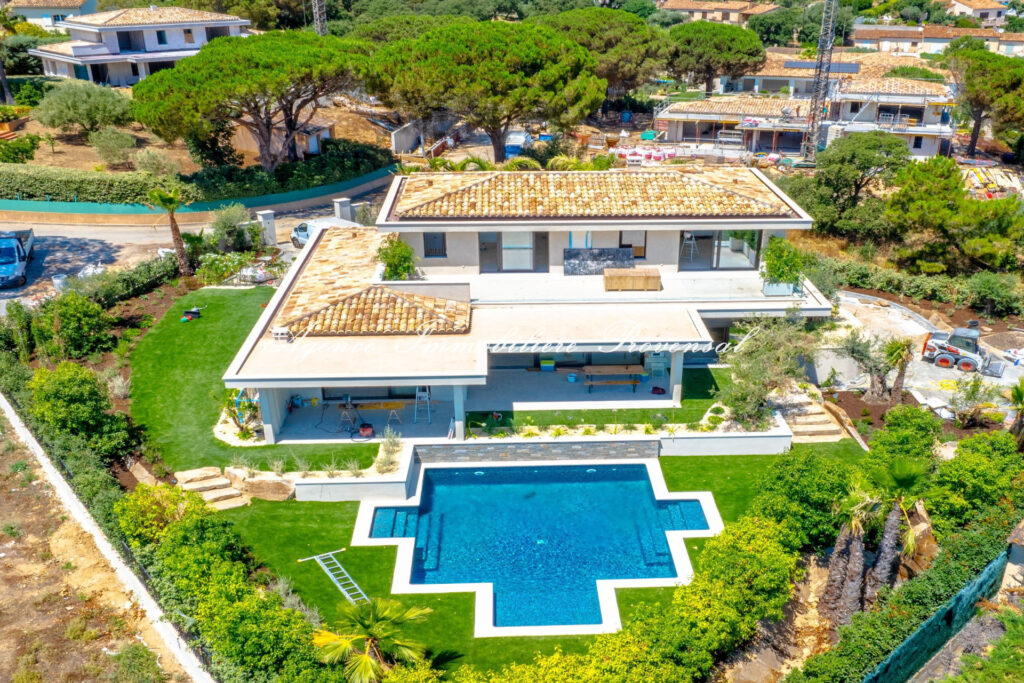 vente villa 6 Pièce(s) – 6 pièces – 4 chambres – 370.00 m²