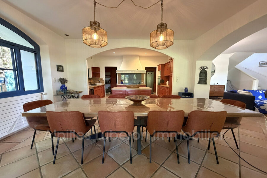 Maison à louer à Eygalières — Vue parc — photo 11