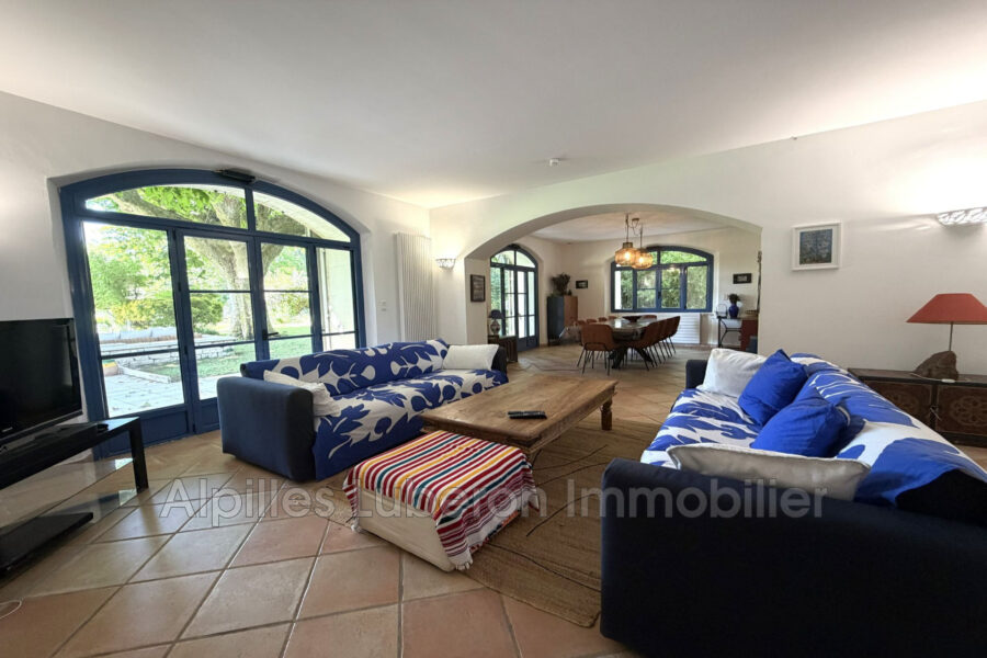 Maison à louer à Eygalières — Vue parc — photo 10