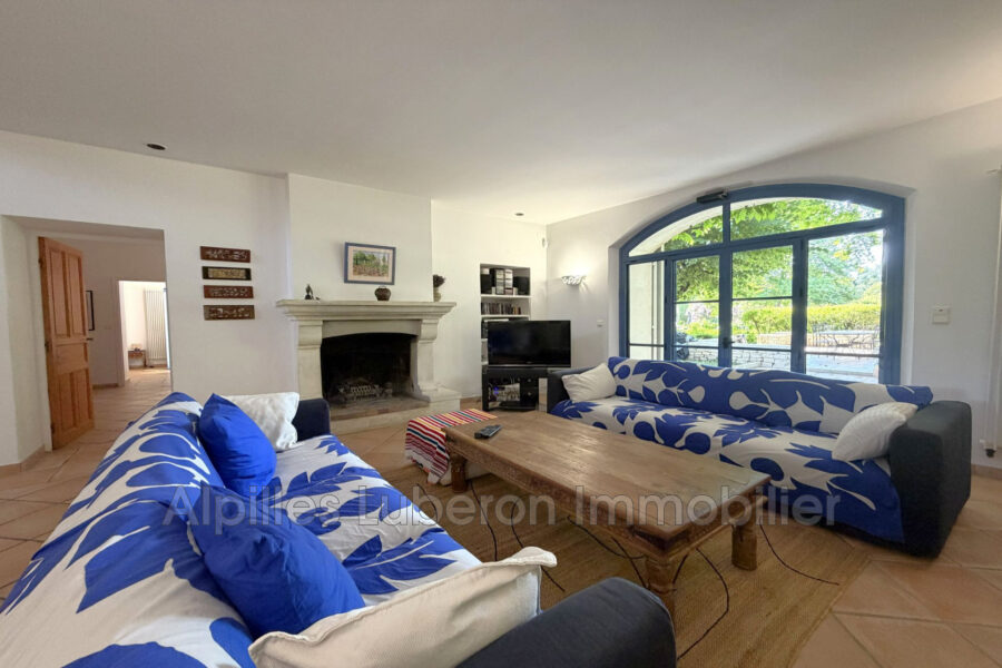 Maison à louer à Eygalières — Vue parc — photo 9