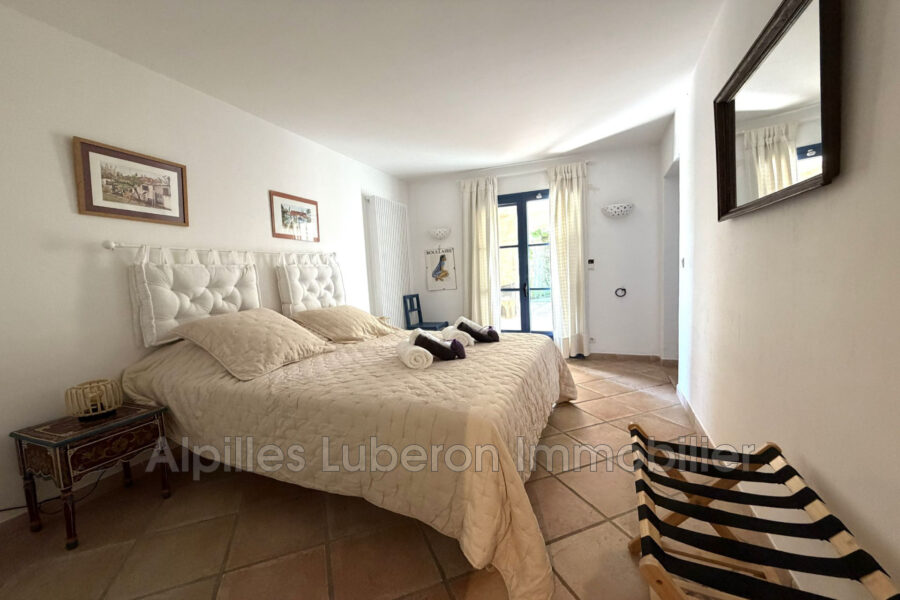 Maison à louer à Eygalières — Vue parc — photo 14
