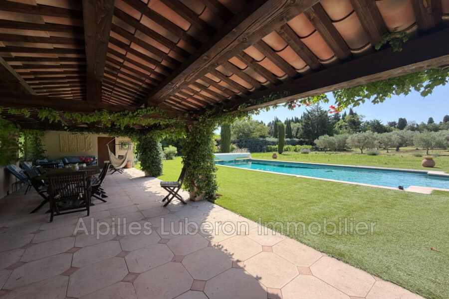 Maison à louer à Eygalières — Vue parc — photo 5