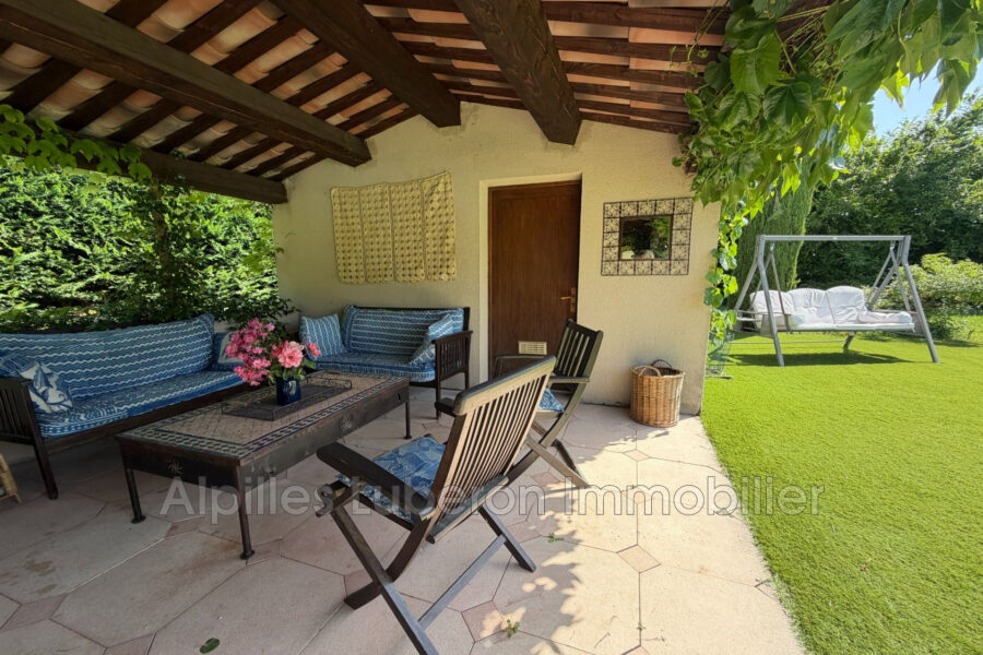 Maison à louer à Eygalières — Vue parc — photo 8