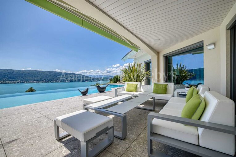 Propriété d’exception avec vue panoramique sur le lac d’Annecy – 10 pièces – 5 chambres – 442 m²