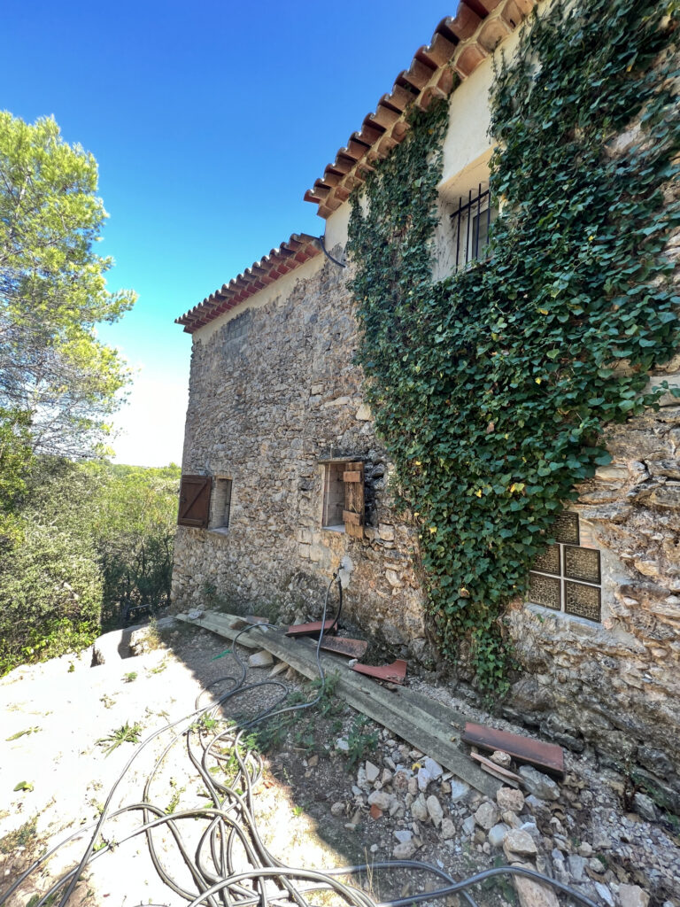 Mas provençal  – 3 pièces – 2 chambres – 110 m²