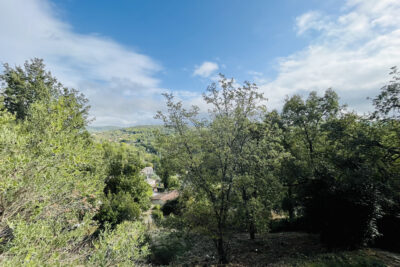 Maison 140 m2 habitables sur 1600 m2 de terrain  – 6 pièces – 4 chambres – 140 m²