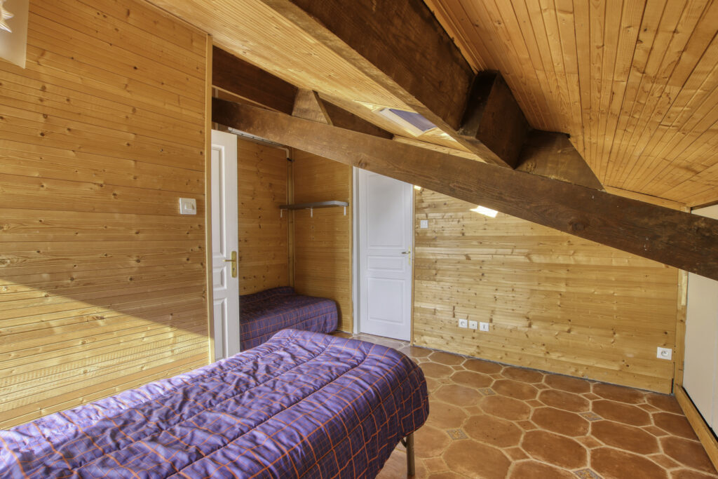 Vente Bandol (83), Villa provençale de 259 m2 sur 3 niveaux  – 12 pièces – 9 chambres – 258.79 m²