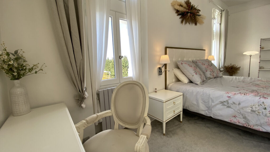 ‘MAJESTUEUX’ – DEMEURE D’EXCEPTION DE 350M2 AVEC BASSIN EN P – 8 pièces – 4 chambres – 350 m²