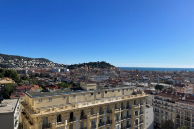 BAS CIMIEZ SUPERBE APPARTEMENT BOURGEOIS VUE MER – 3 pièces – 2 chambres – 83 m²