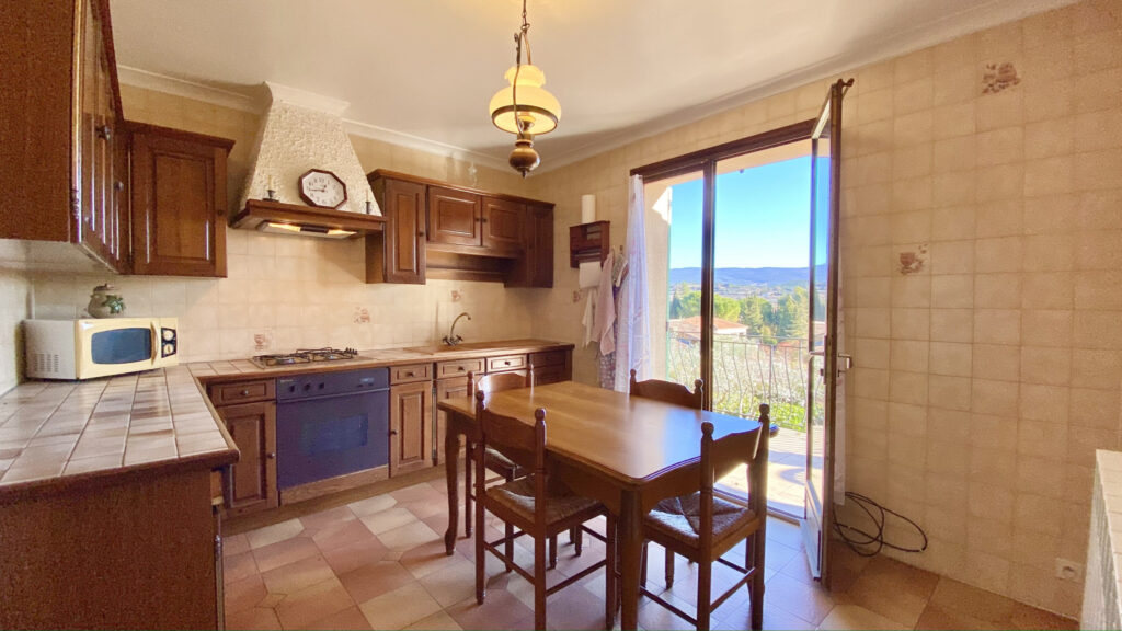 ‘VENTOUX’ – MAISON DE 160M2 AVEC VUE VENTOUX ET GARAGE – 7 pièces – 5 chambres – 160 m²