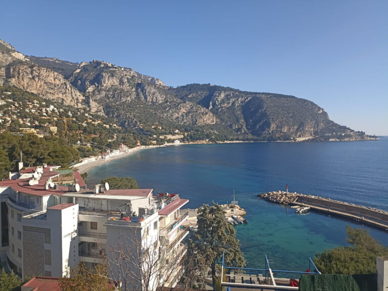 Èze-sur-Mer- Maison pieds dans l’eau – 5 pièces – 3 chambres – 146.12 m²