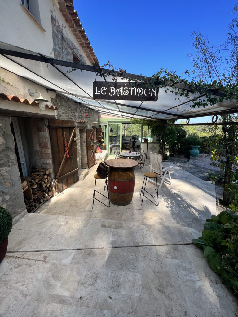 Mas provençal  – 3 pièces – 2 chambres – 110 m²