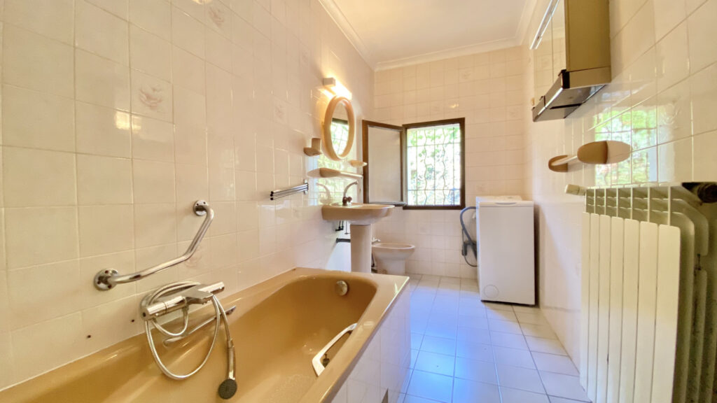 ‘VENTOUX’ – MAISON DE 160M2 AVEC VUE VENTOUX ET GARAGE – 7 pièces – 5 chambres – 160 m²