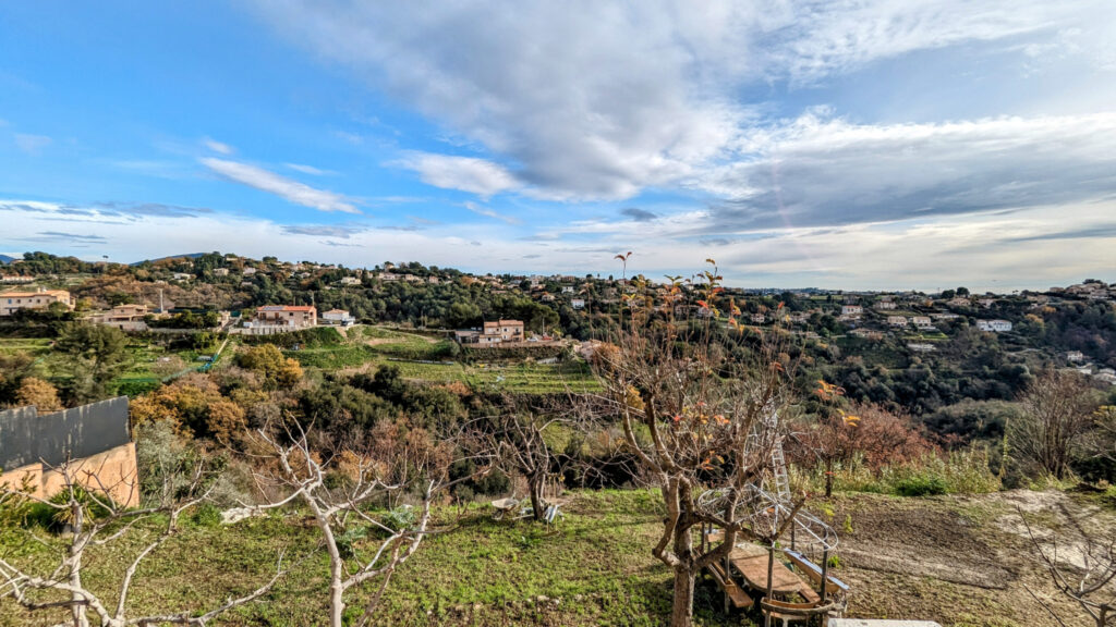 Maison de 166.8 m2 sur un terrain de 7054m2 – La Gaude (0661 – 7 pièces – 5 chambres – 166.8 m²