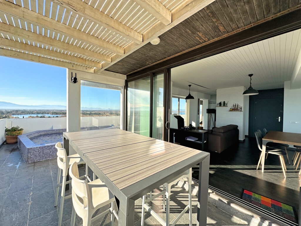 Penthouse 115m2 avec terrasse 125m2 – Direct plage – 5 pièces – 3 chambres – 115 m²