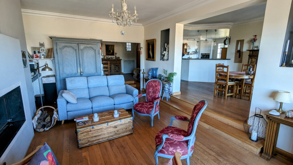 Maison d’architecte de 161,05 m2 – Gattières (06510) – 6 pièces – 4 chambres – 161 m²