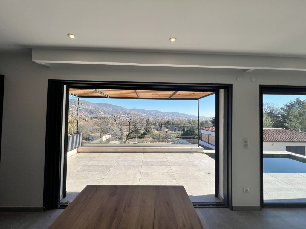 Villa individuelle neuve avec jaccuzi – 5 pièces – 4 chambres – 148 m²