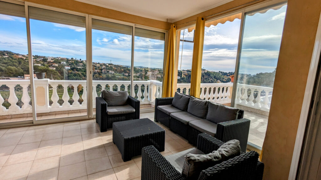 Maison de 166.8 m2 sur un terrain de 7054m2 – La Gaude (0661 – 7 pièces – 5 chambres – 166.8 m²