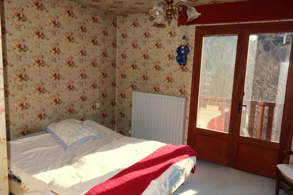 Maison 400 m2 avec commerce – 9 pièces – 5 chambres – 228 m²