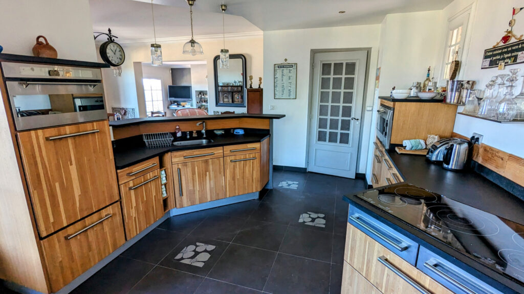 Maison d’architecte de 161,05 m2 – Gattières (06510) – 6 pièces – 4 chambres – 161 m²