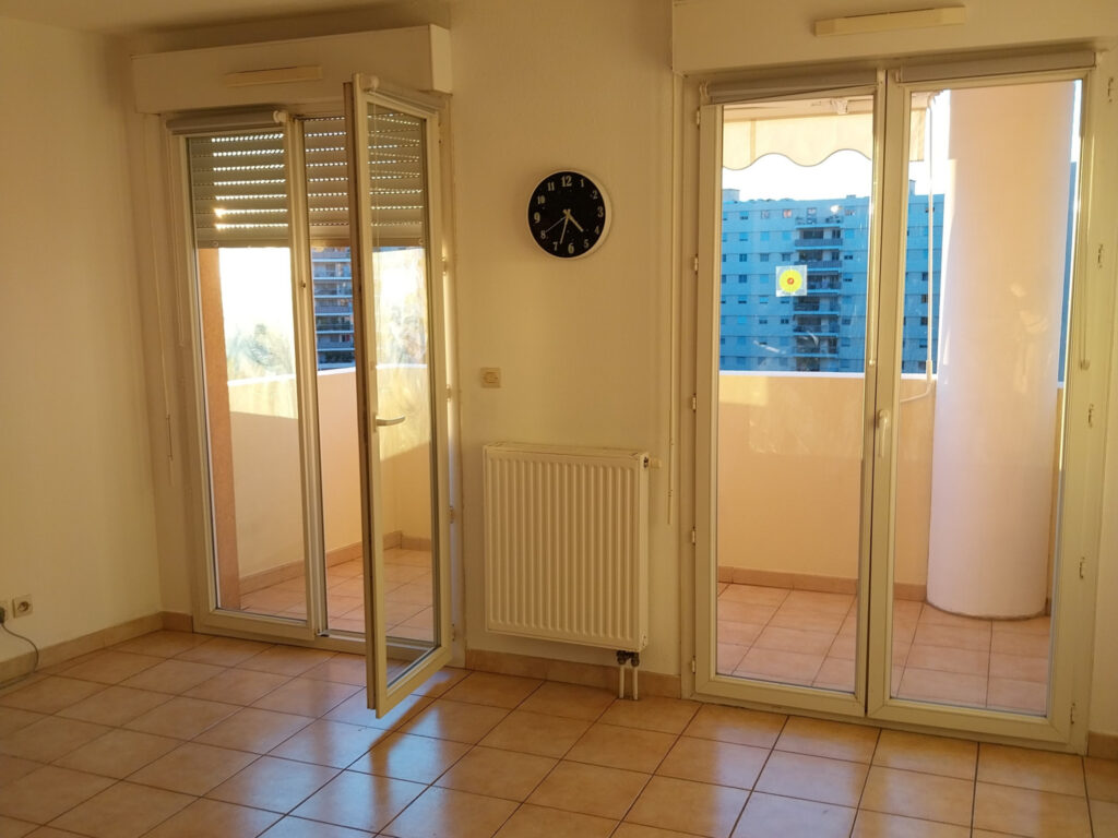 NICE ST ROCH – APPARTEMENT 3P 62M2 TRAVERSANT AVEC BALCONS  – 3 pièces – 2 chambres – 62 m²