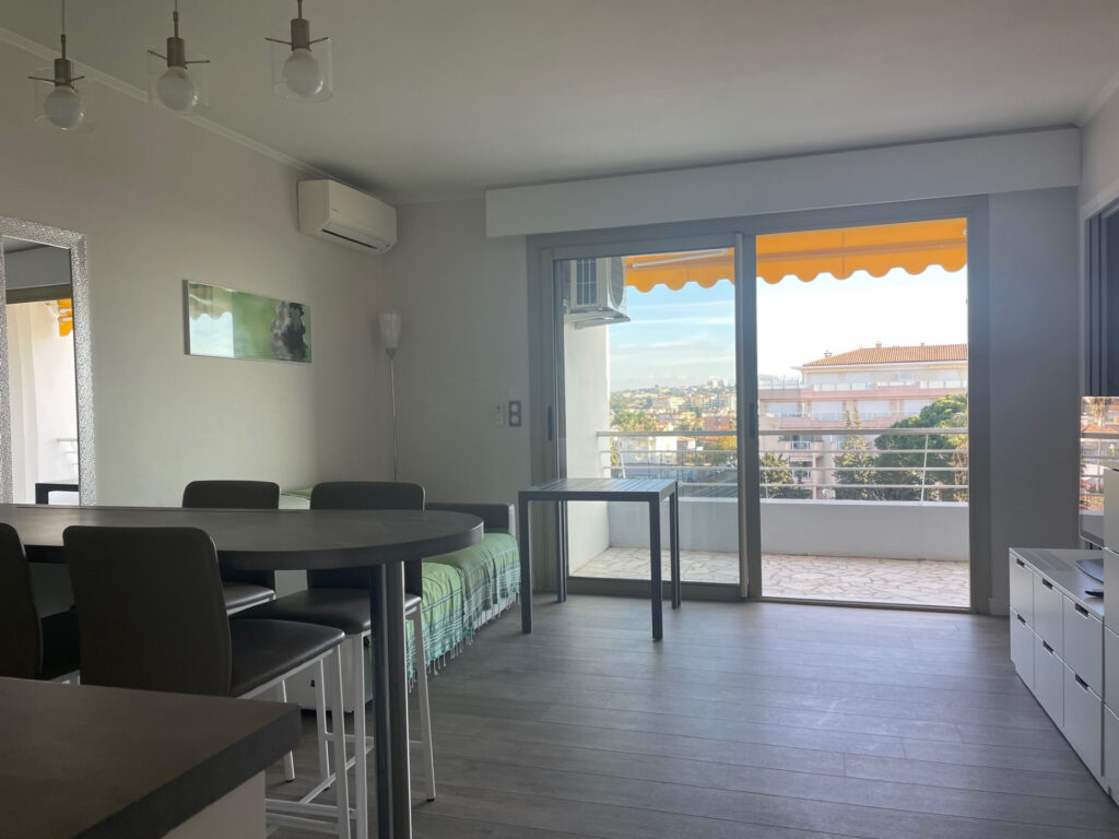LOCATION MEUBLEE SAISONNIERE EN BORD DE MER – 1 chambre – 1 voyageur – 31 m²