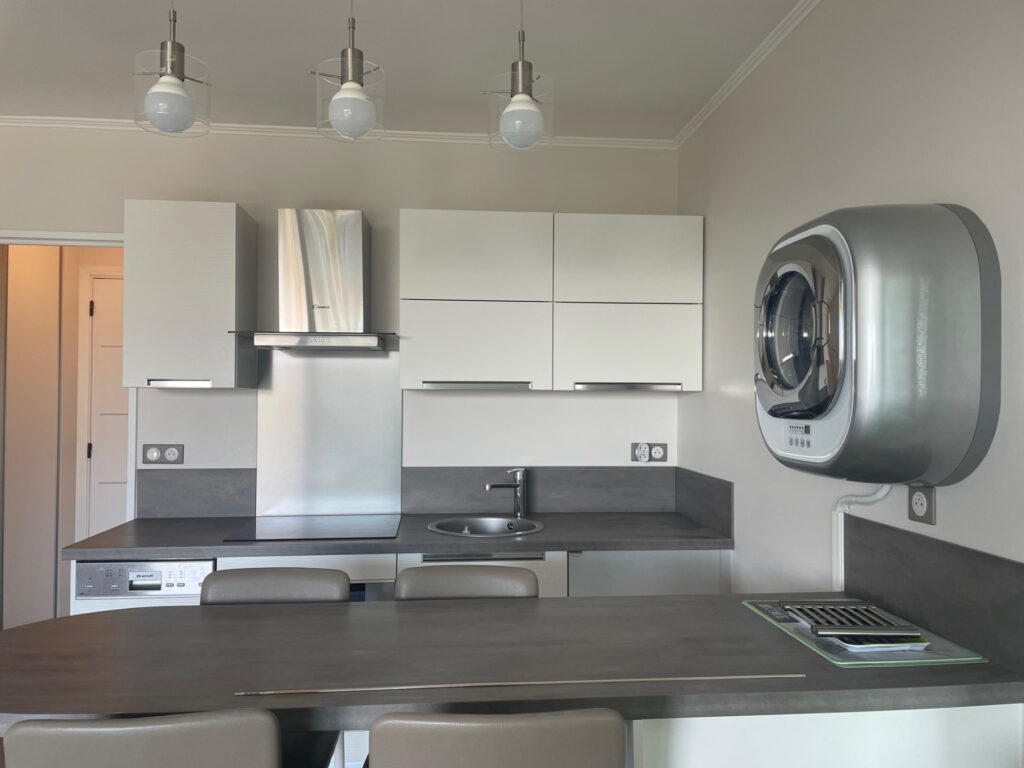 LOCATION MEUBLEE SAISONNIERE EN BORD DE MER – 1 chambre – 1 voyageur – 31 m²