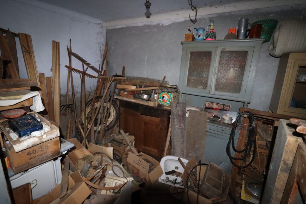 Maison à rénover avec 1 appartement plus récent – 10 pièces – 1 chambre – 249 m²