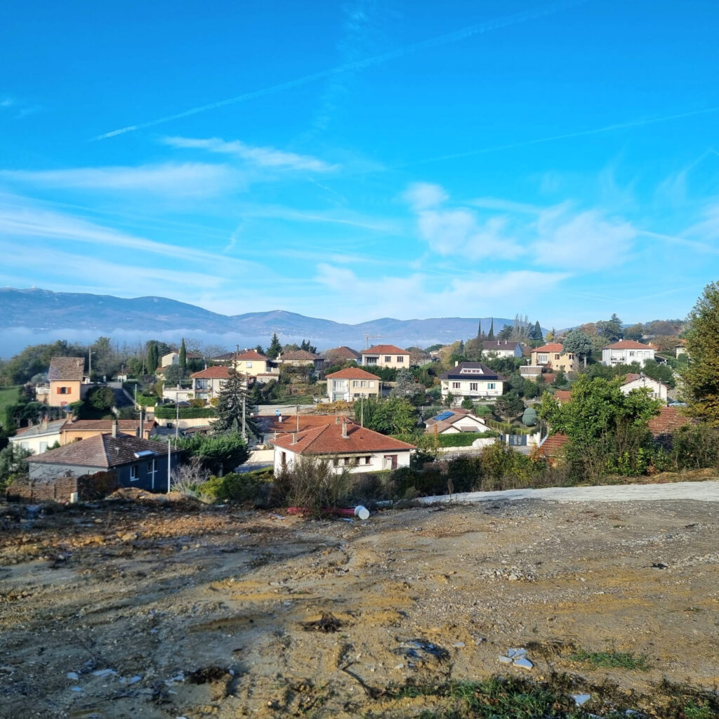 TERRAIN PEAGE DE ROUSSILLON VUE PILAT – 600 m²