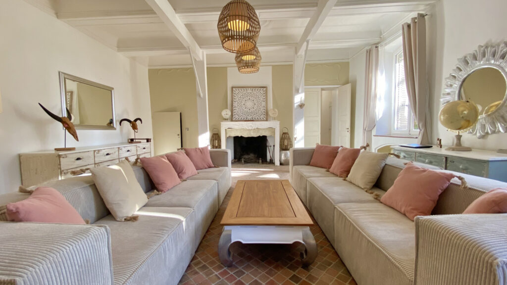 ‘MAJESTUEUX’ – DEMEURE D’EXCEPTION DE 350M2 AVEC BASSIN EN P – 8 pièces – 4 chambres – 350 m²