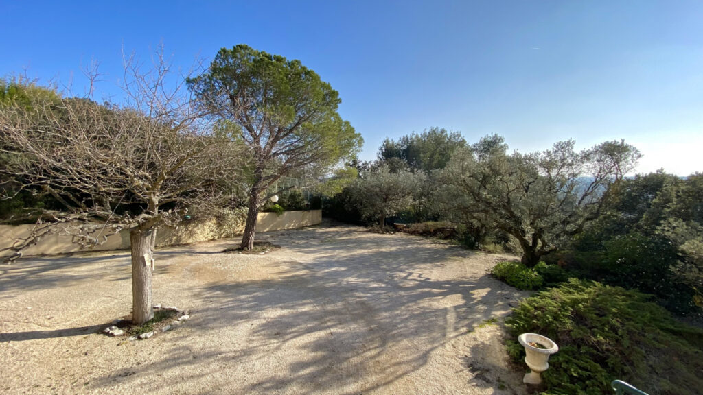 ‘ HORIZON ‘ – MAISON DE 135m2 SUR 2300m2 DE TERRAIN  – 5 pièces – 3 chambres – 133 m²