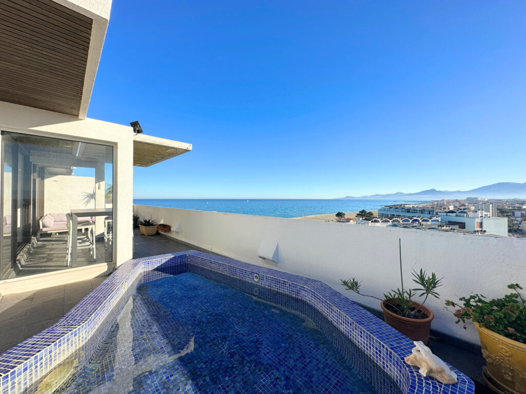 Penthouse 115m2 avec terrasse 125m2 – Direct plage – 5 pièces – 3 chambres – 115 m²