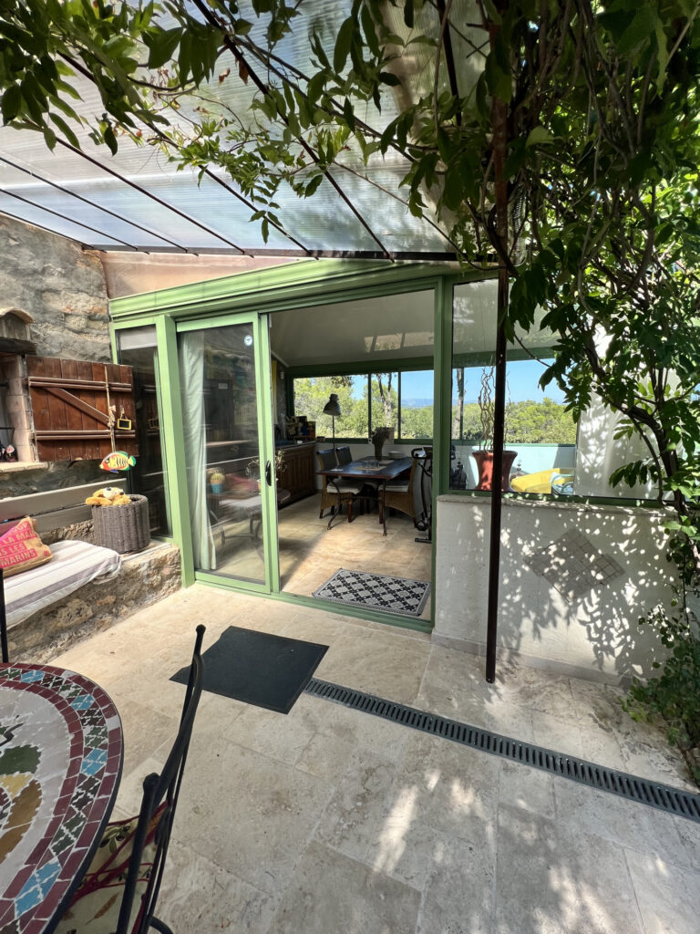 Mas provençal  – 3 pièces – 2 chambres – 110 m²