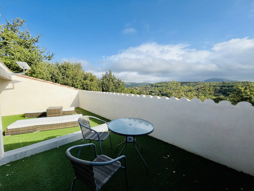 Maison 140 m2 habitables sur 1600 m2 de terrain  – 6 pièces – 4 chambres – 140 m²