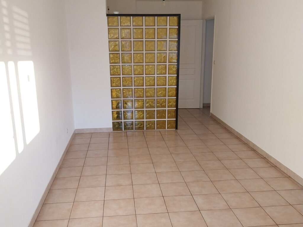 NICE ST ROCH – APPARTEMENT 3P 62M2 TRAVERSANT AVEC BALCONS  – 3 pièces – 2 chambres – 62 m²