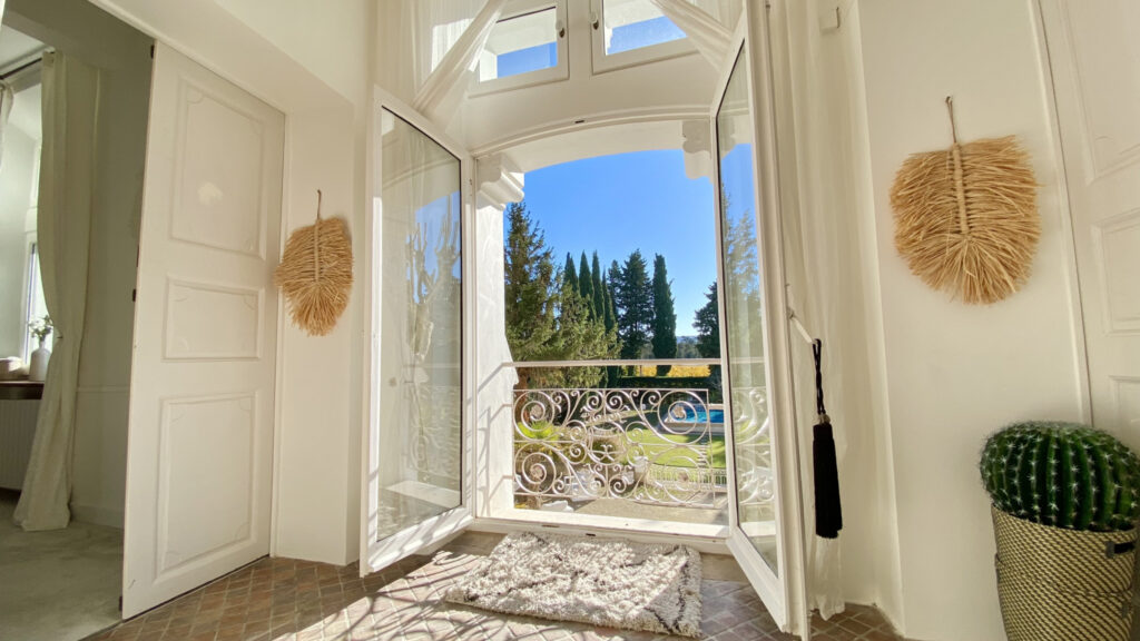 ‘MAJESTUEUX’ – DEMEURE D’EXCEPTION DE 350M2 AVEC BASSIN EN P – 8 pièces – 4 chambres – 350 m²