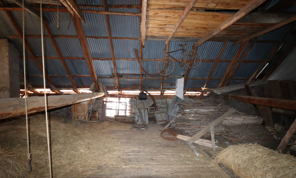 Maison à rénover avec 1 appartement plus récent – 10 pièces – 1 chambre – 249 m²