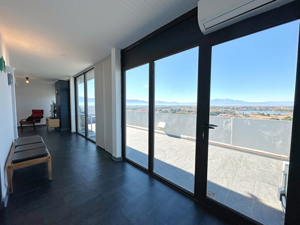 Penthouse 115m2 avec terrasse 125m2 – Direct plage – 5 pièces – 3 chambres – 115 m²
