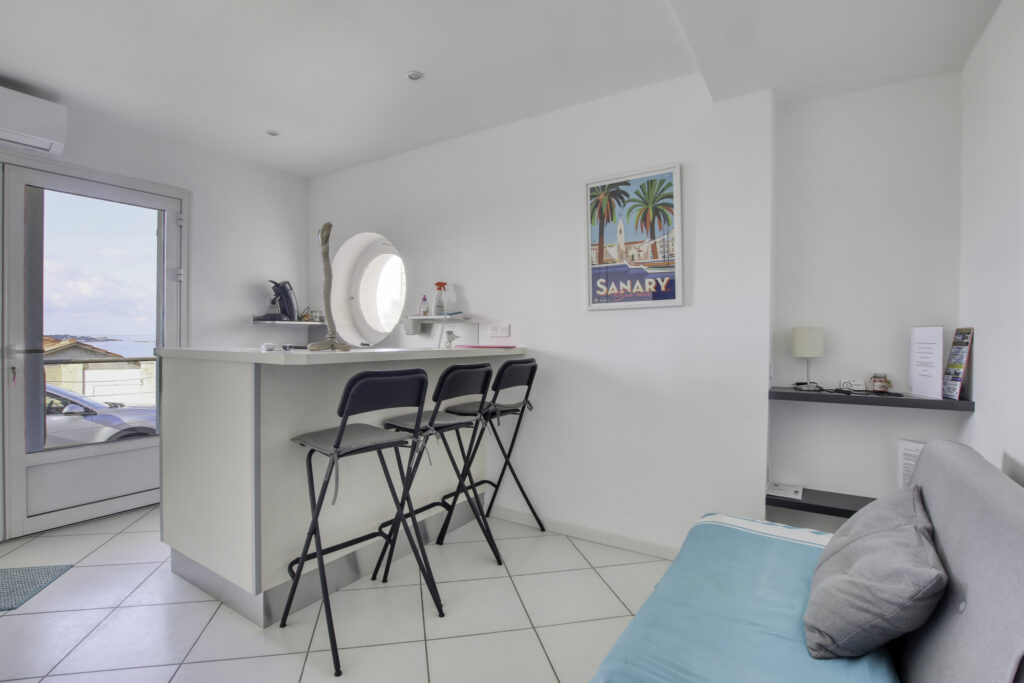 A vendre SANARY-SUR-MER (83), villa vue mer de 270 m2 sur 97 – 12 pièces – 8 chambres – 270 m²